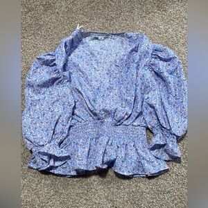 Floral Boutique Top; size M!!